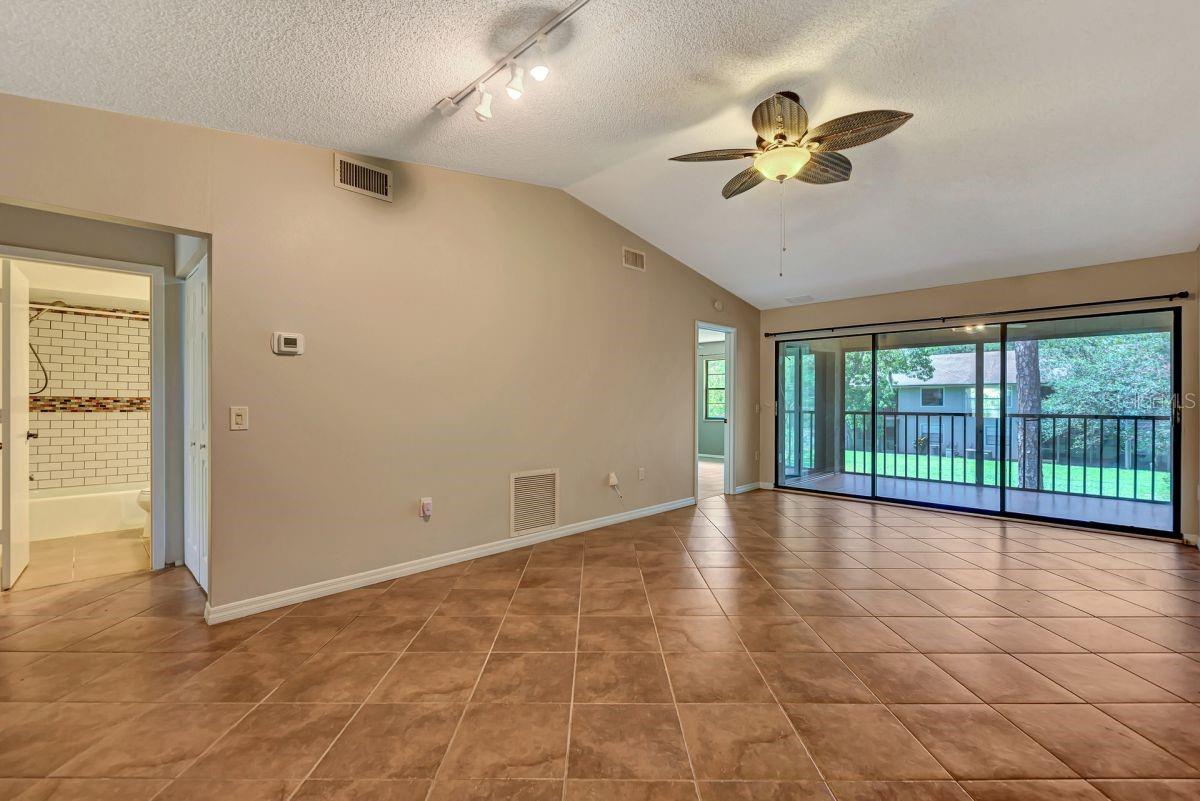 Image 6 of 23 For 5645 Summer Side Lane 40b