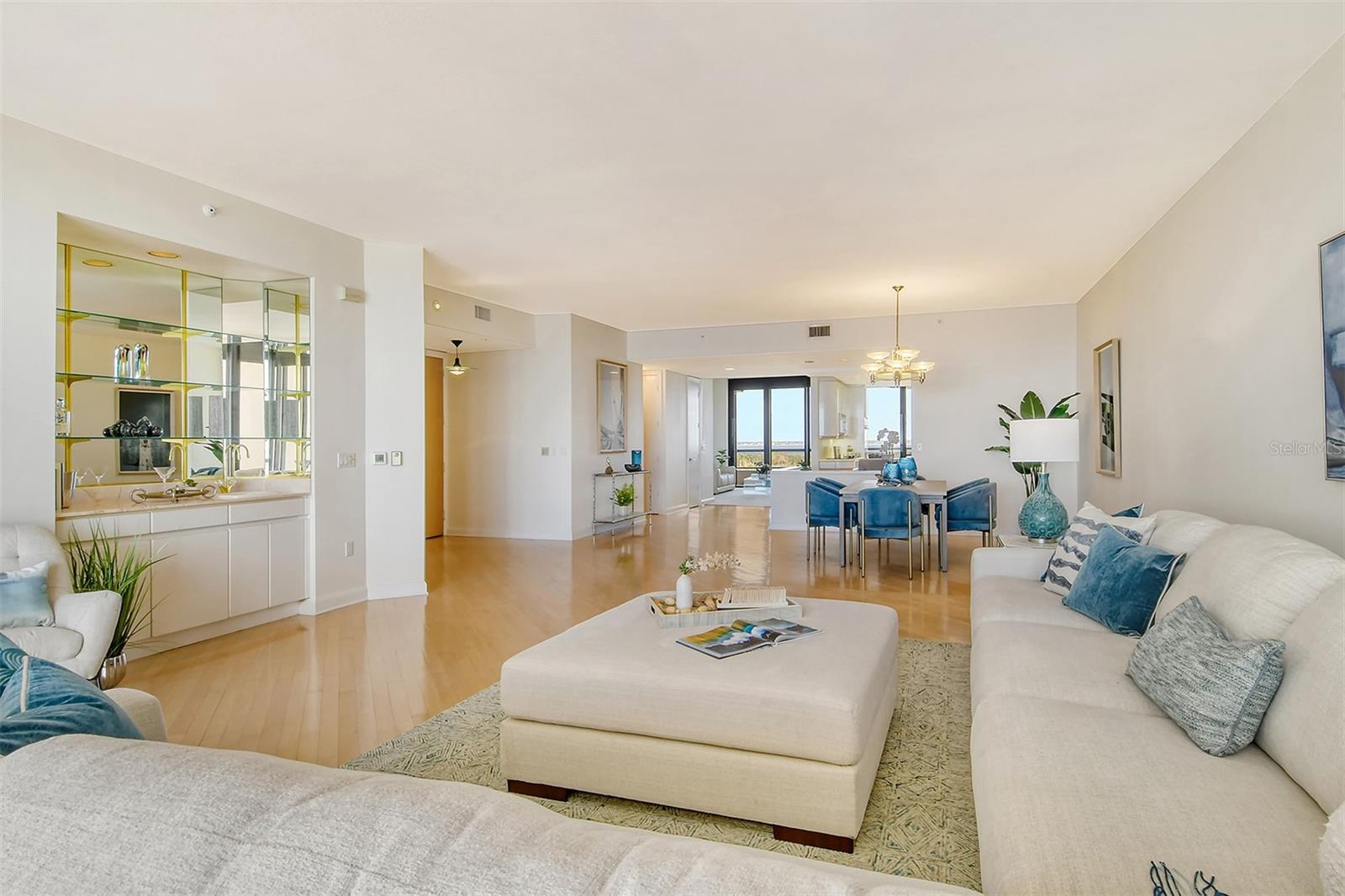 Image 18 of 48 For 415 L Ambiance Drive C703