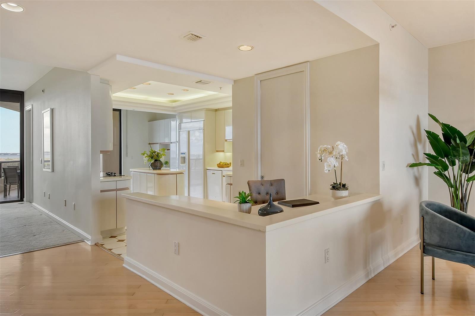 Image 20 of 48 For 415 L Ambiance Drive C703