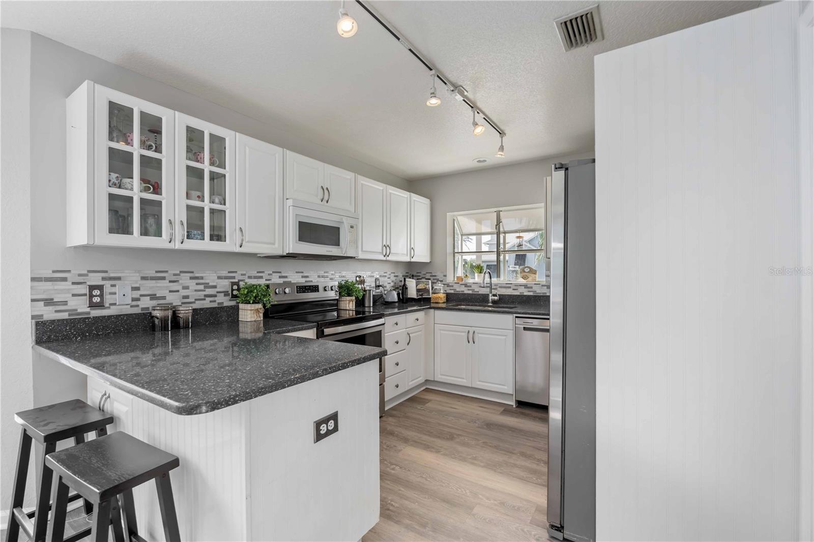 Image 18 of 66 For 13951 Harbor View Drive