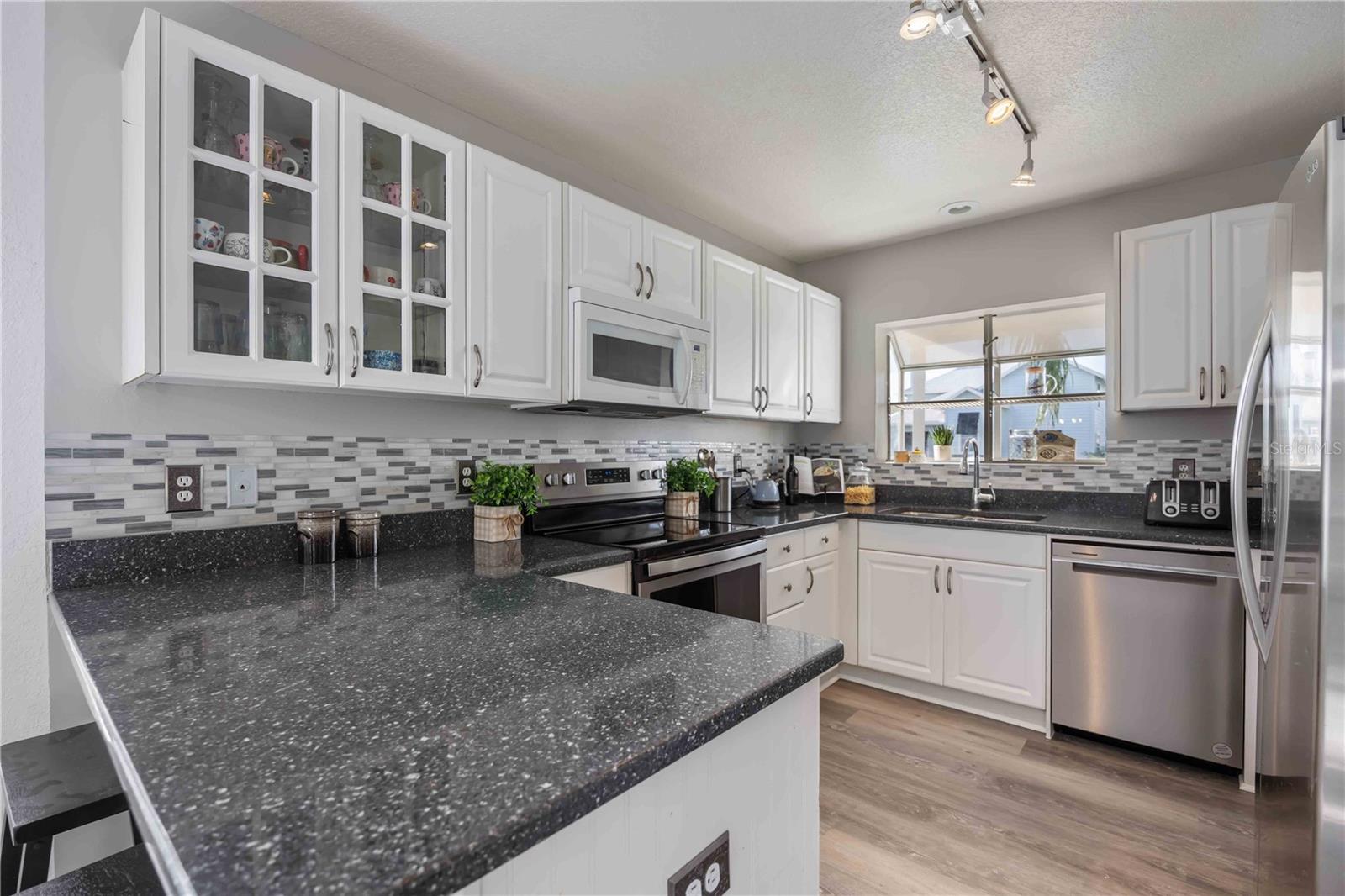 Image 19 of 66 For 13951 Harbor View Drive