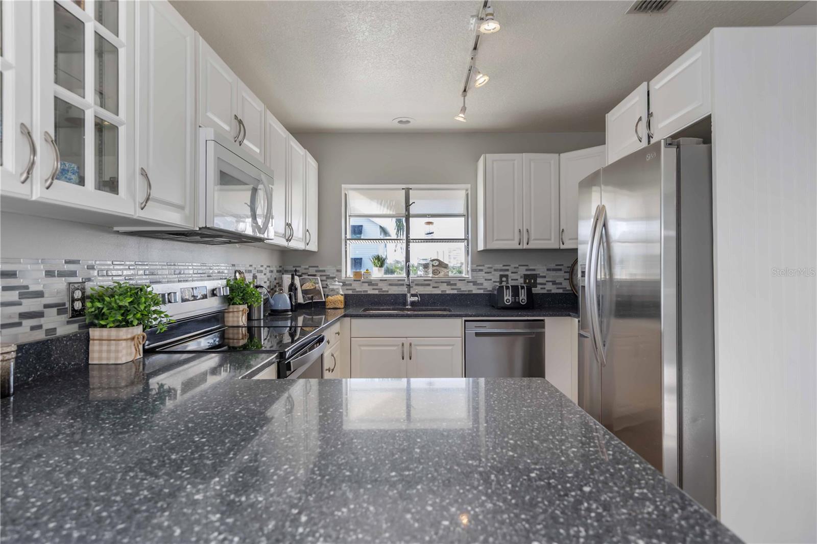 Image 20 of 66 For 13951 Harbor View Drive