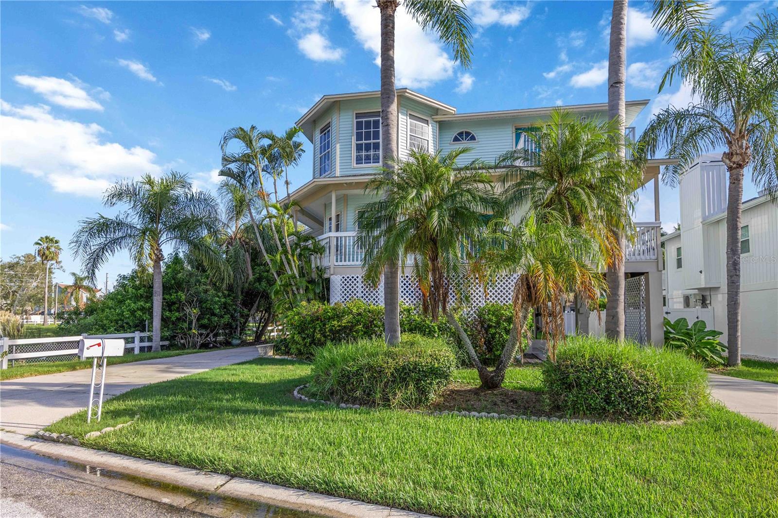 Image 3 of 66 For 13951 Harbor View Drive