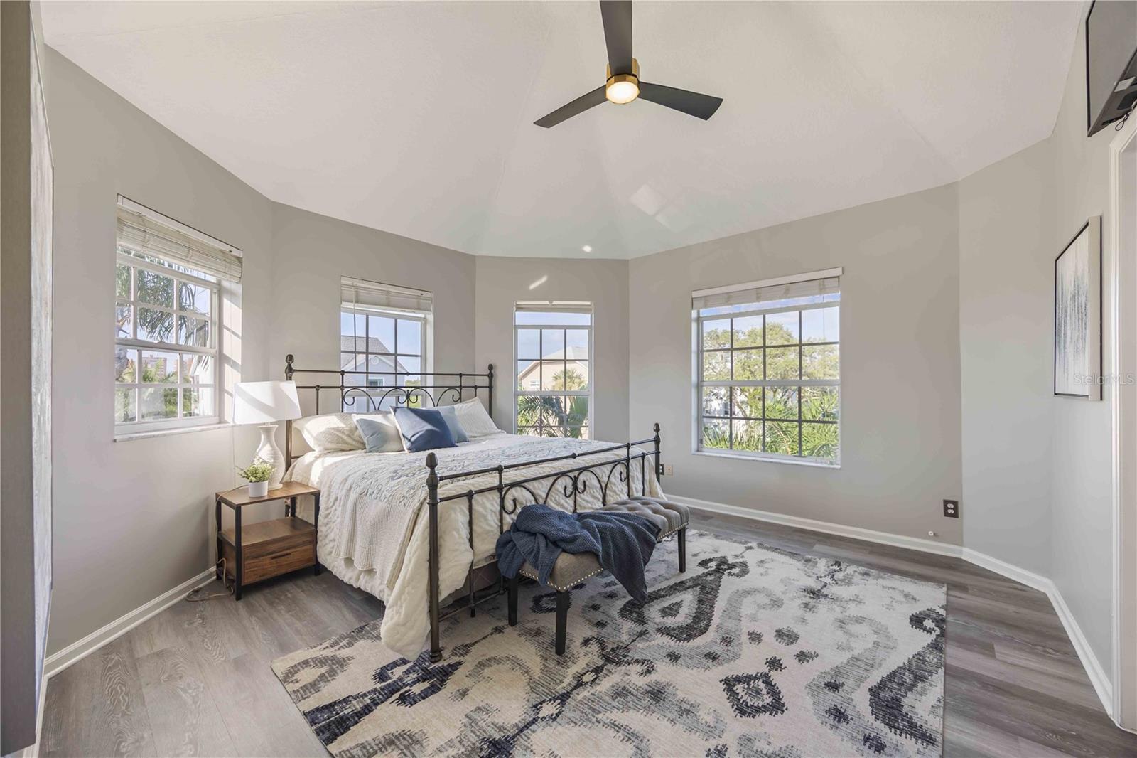 Image 32 of 66 For 13951 Harbor View Drive