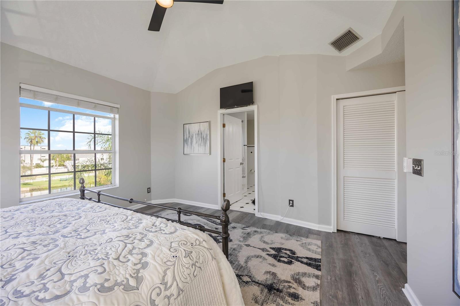 Image 35 of 66 For 13951 Harbor View Drive