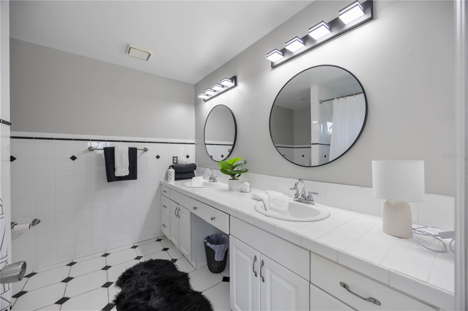 Image 36 of 66 For 13951 Harbor View Drive