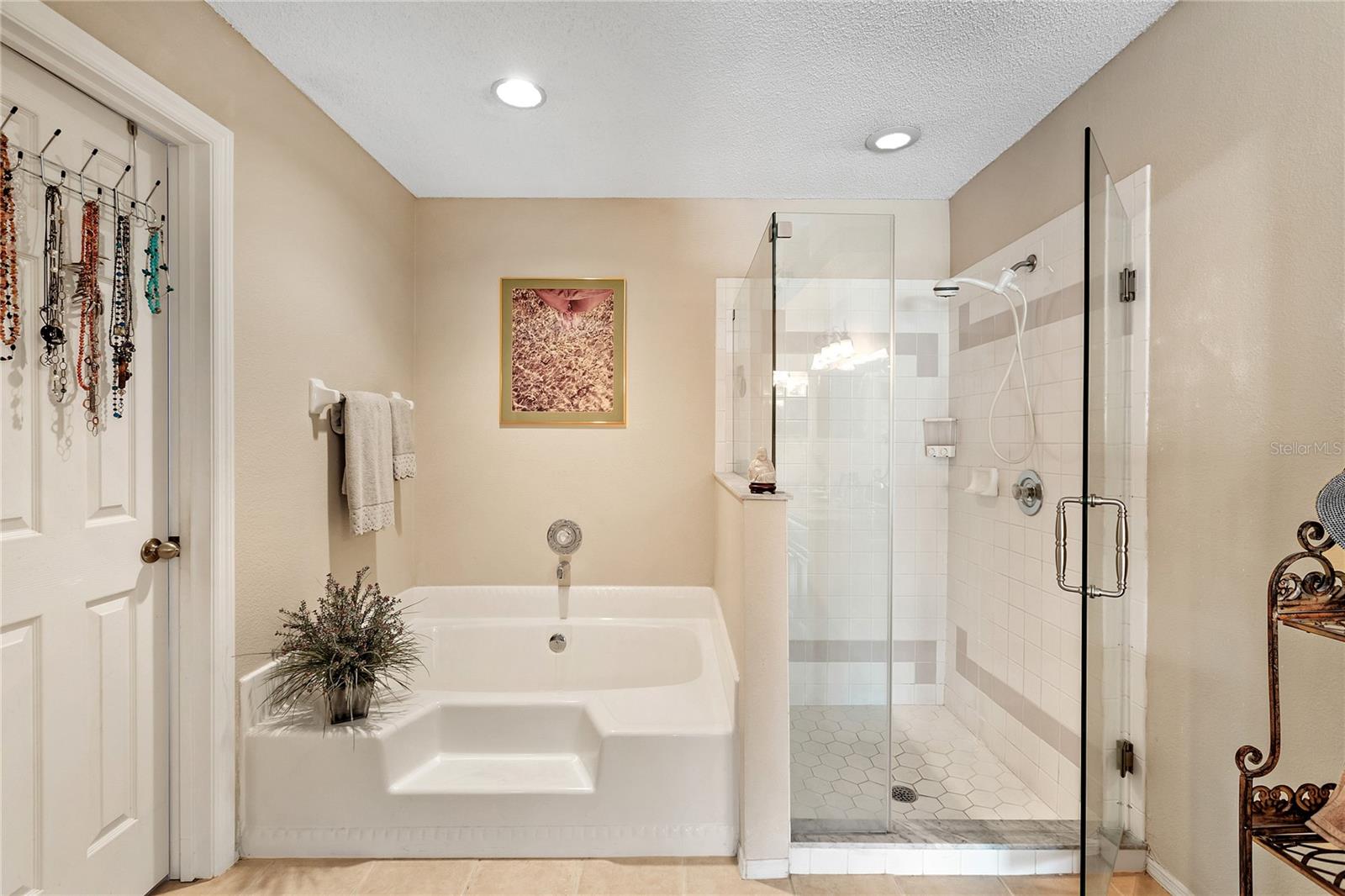 Image 19 of 33 For 4527 Hamlets Grove Drive