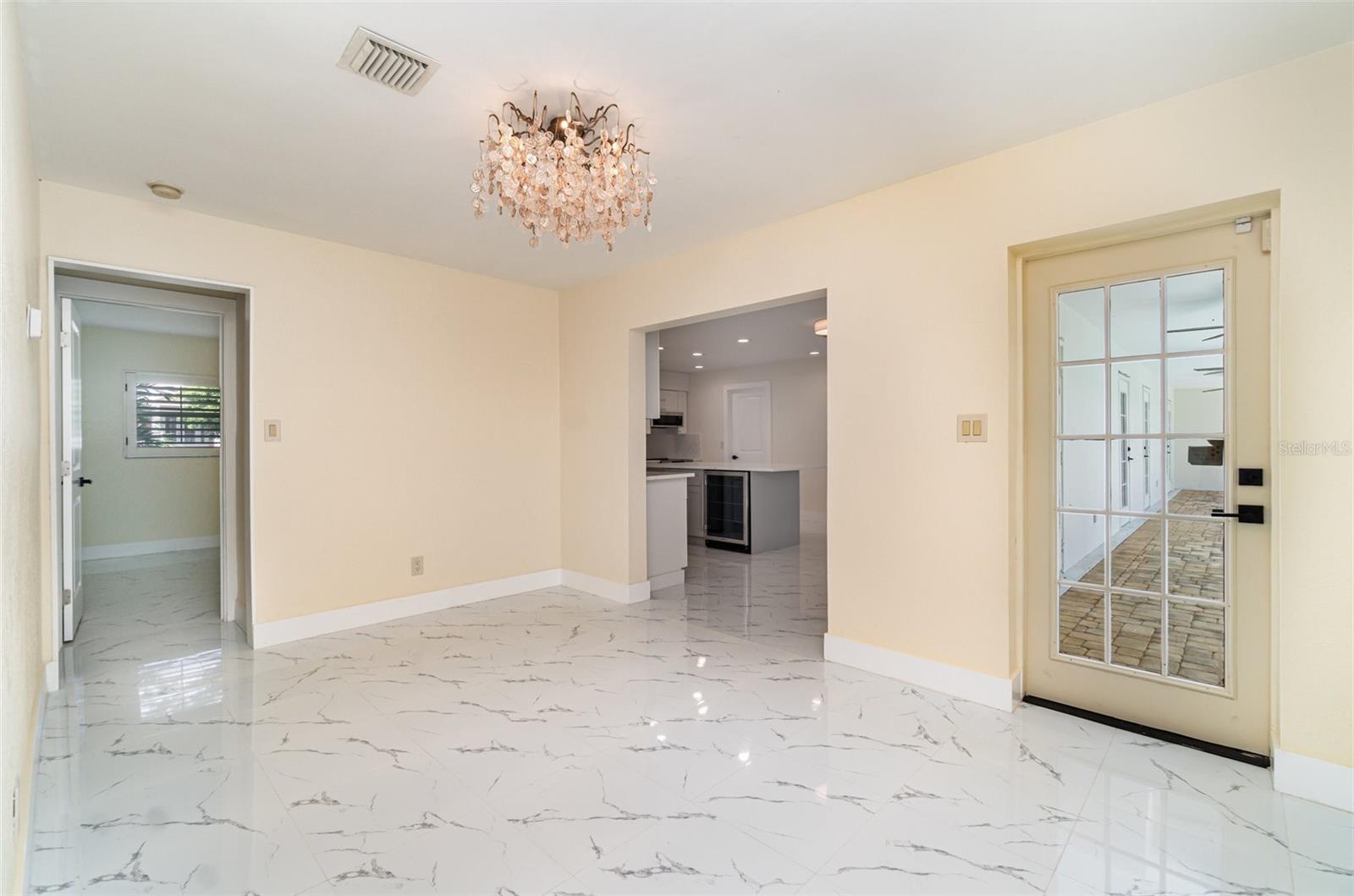 Image 11 of 50 For 625 Olympia Avenue