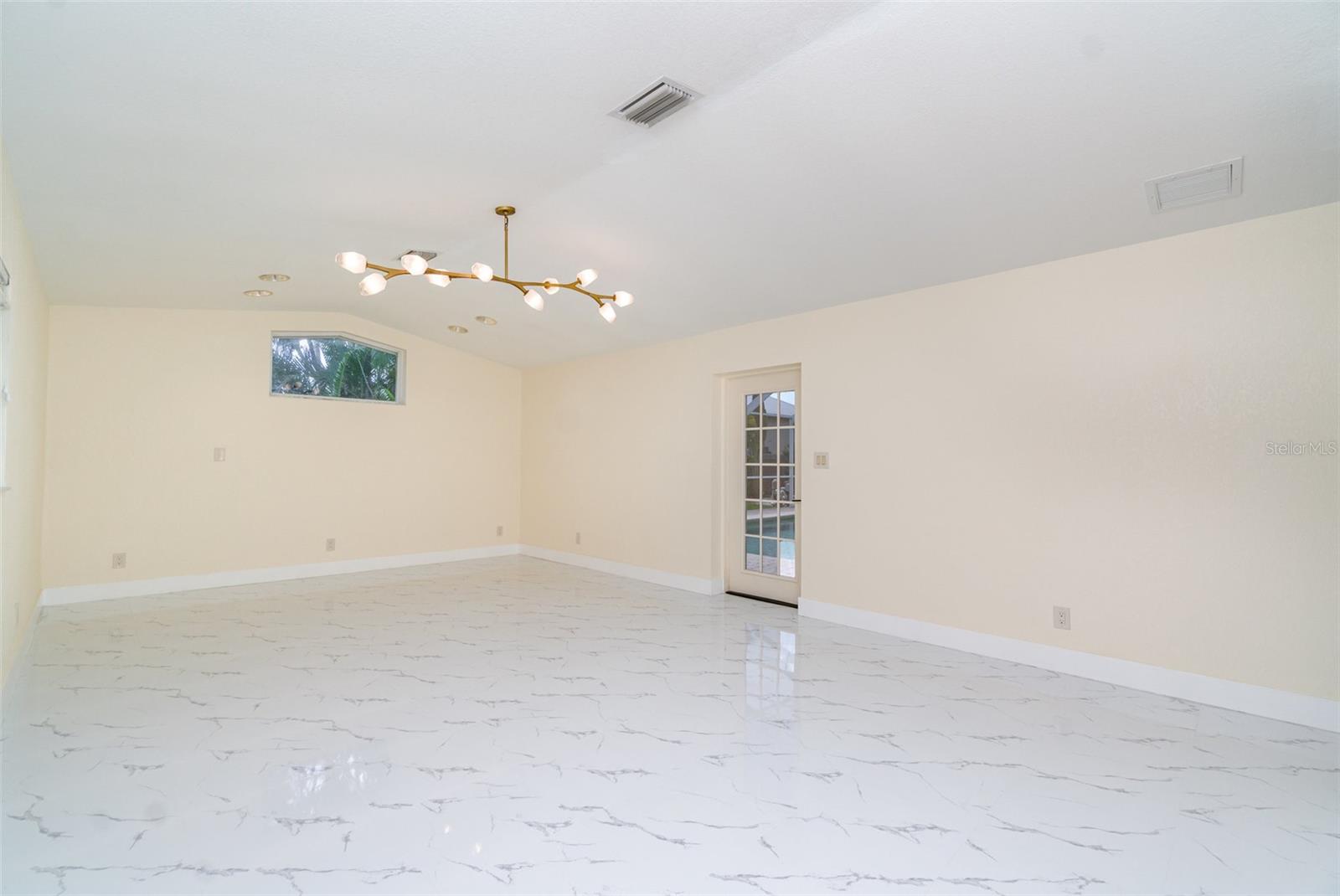 Image 17 of 50 For 625 Olympia Avenue