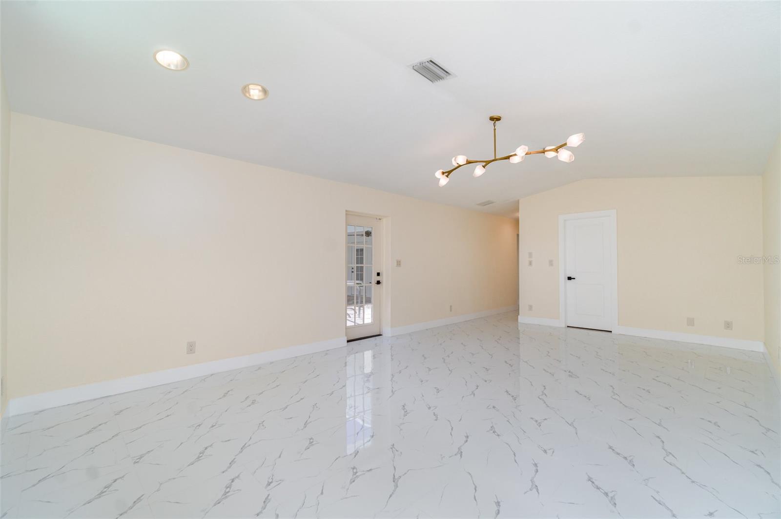 Image 18 of 50 For 625 Olympia Avenue