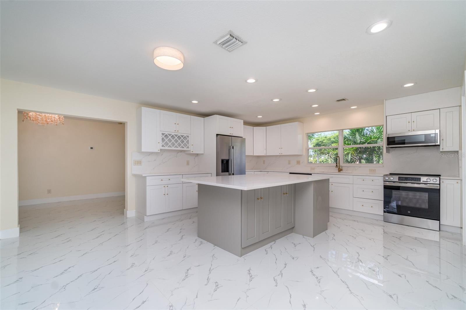 Image 3 of 50 For 625 Olympia Avenue