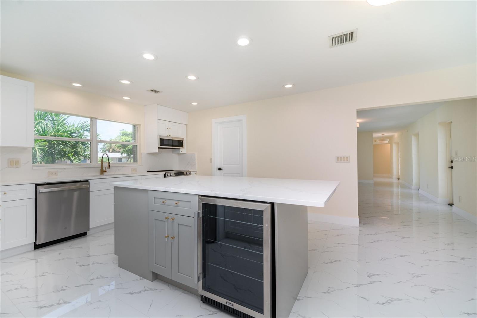 Image 4 of 50 For 625 Olympia Avenue