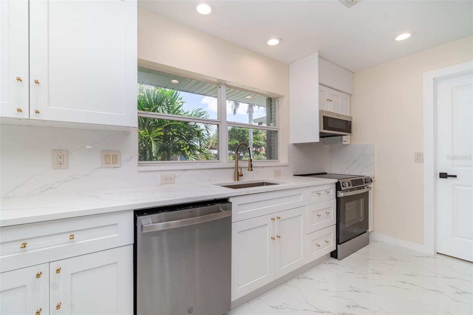 Image 6 of 50 For 625 Olympia Avenue