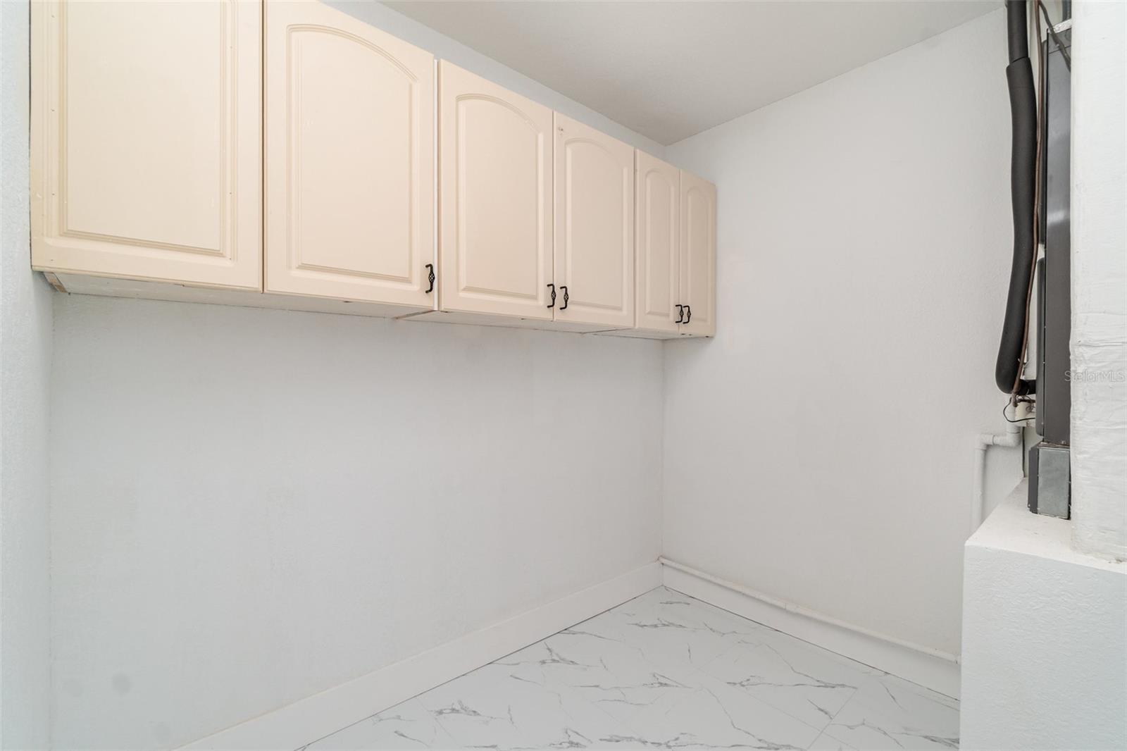 Image 8 of 50 For 625 Olympia Avenue