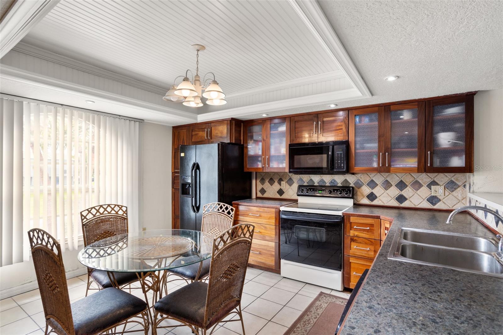 Image 5 of 28 For 637 Pinellas Bayway S 204