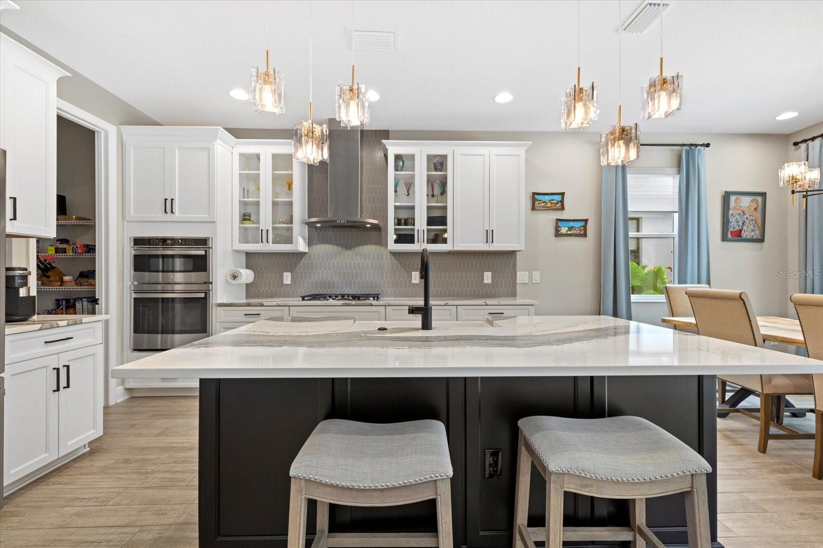 Image 11 of 50 For 16750 Savory Mist Circle