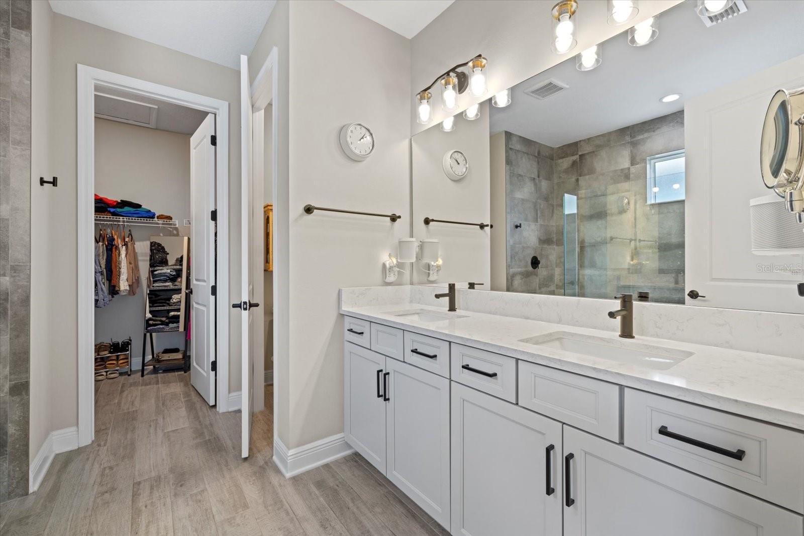 Image 19 of 50 For 16750 Savory Mist Circle