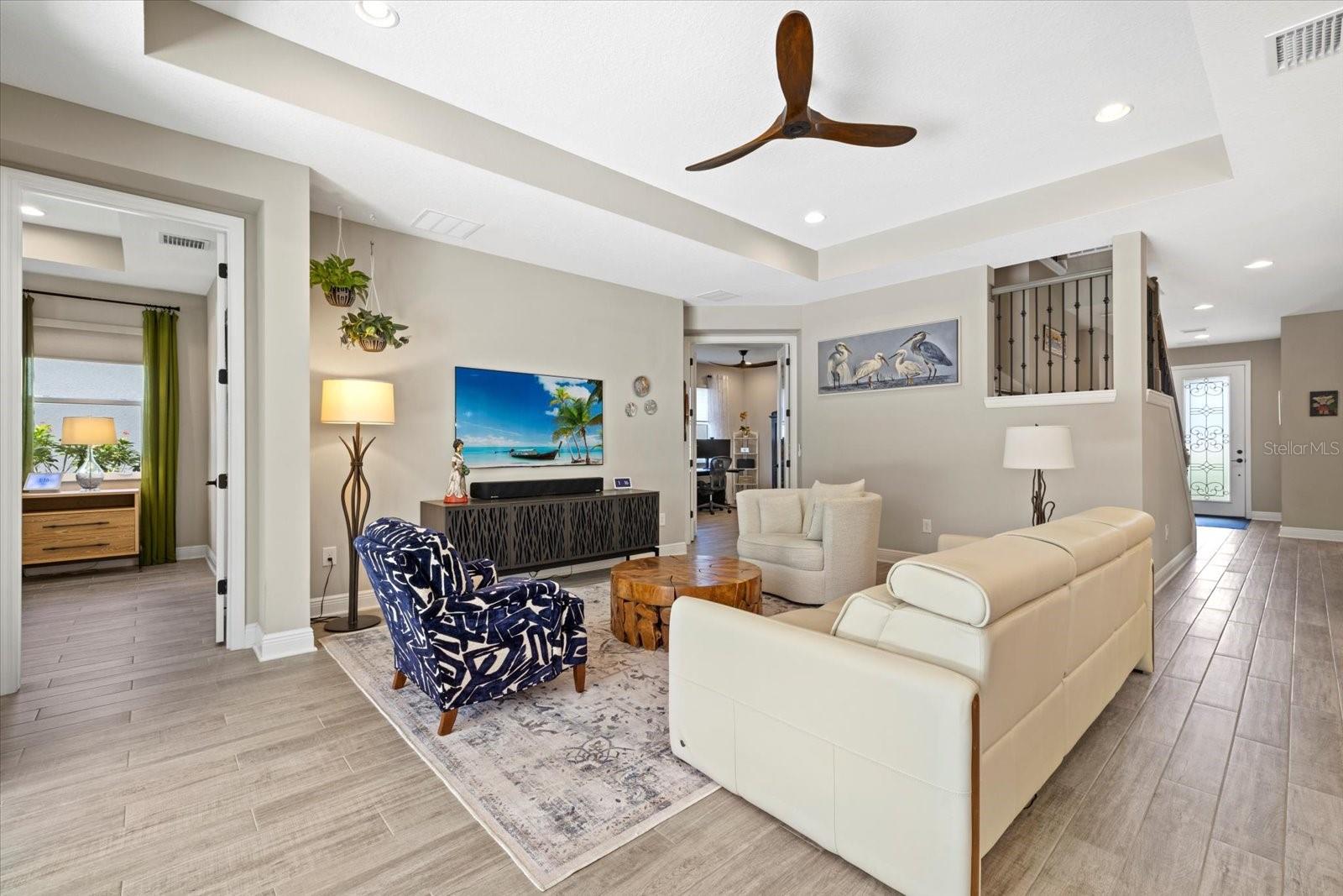 Image 21 of 50 For 16750 Savory Mist Circle