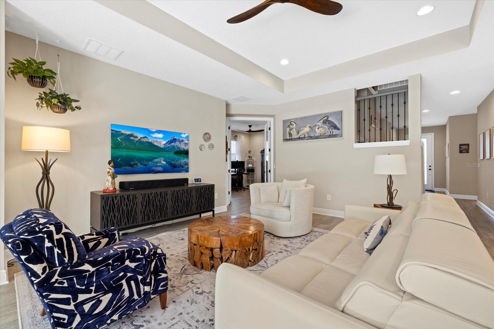 Image 22 of 50 For 16750 Savory Mist Circle