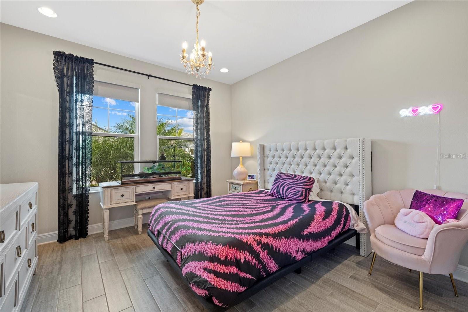 Image 29 of 50 For 16750 Savory Mist Circle