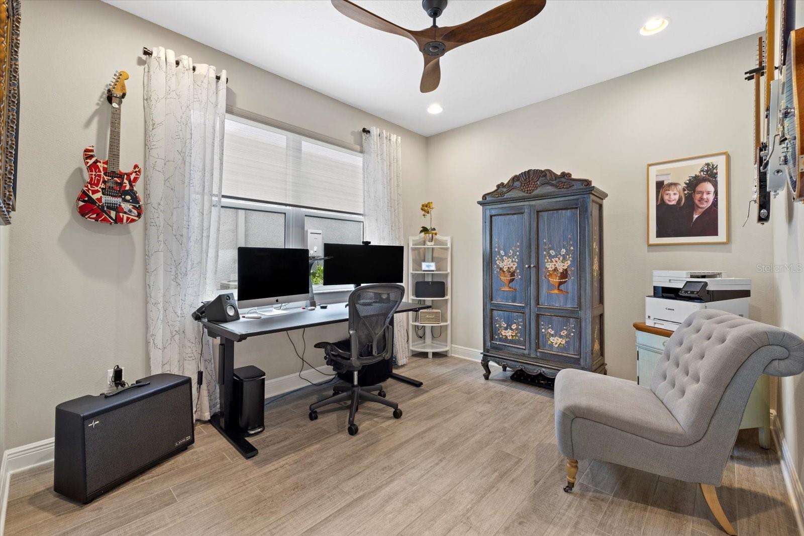 Image 31 of 50 For 16750 Savory Mist Circle