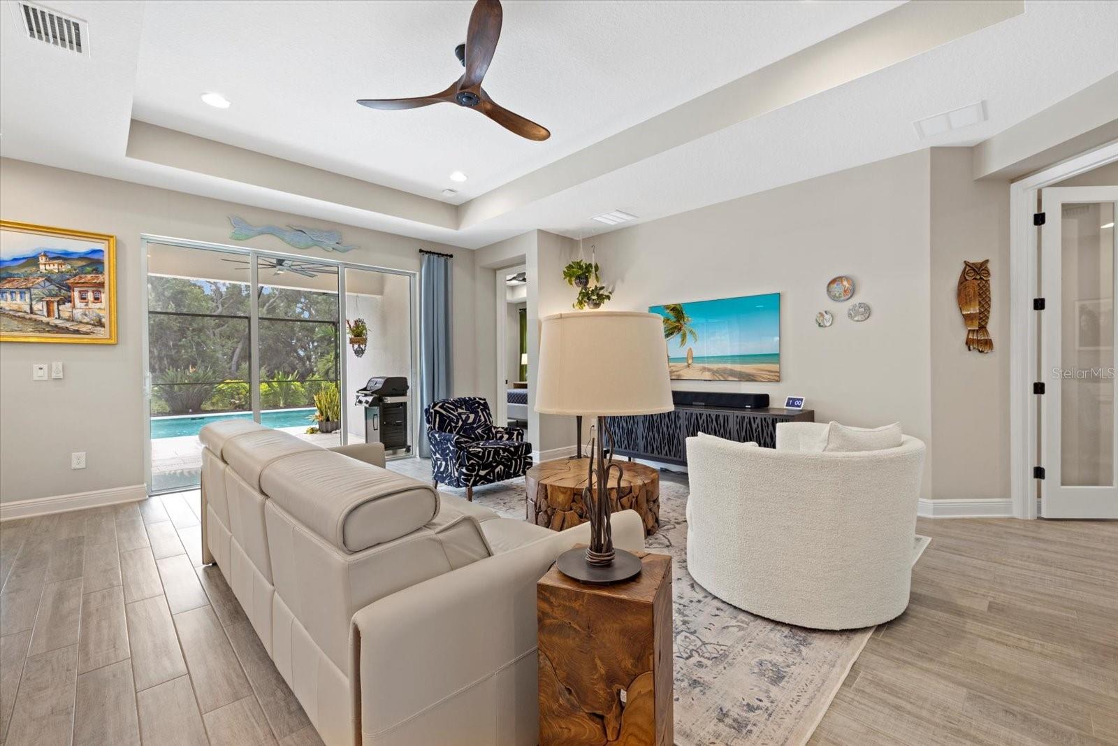 Image 4 of 50 For 16750 Savory Mist Circle