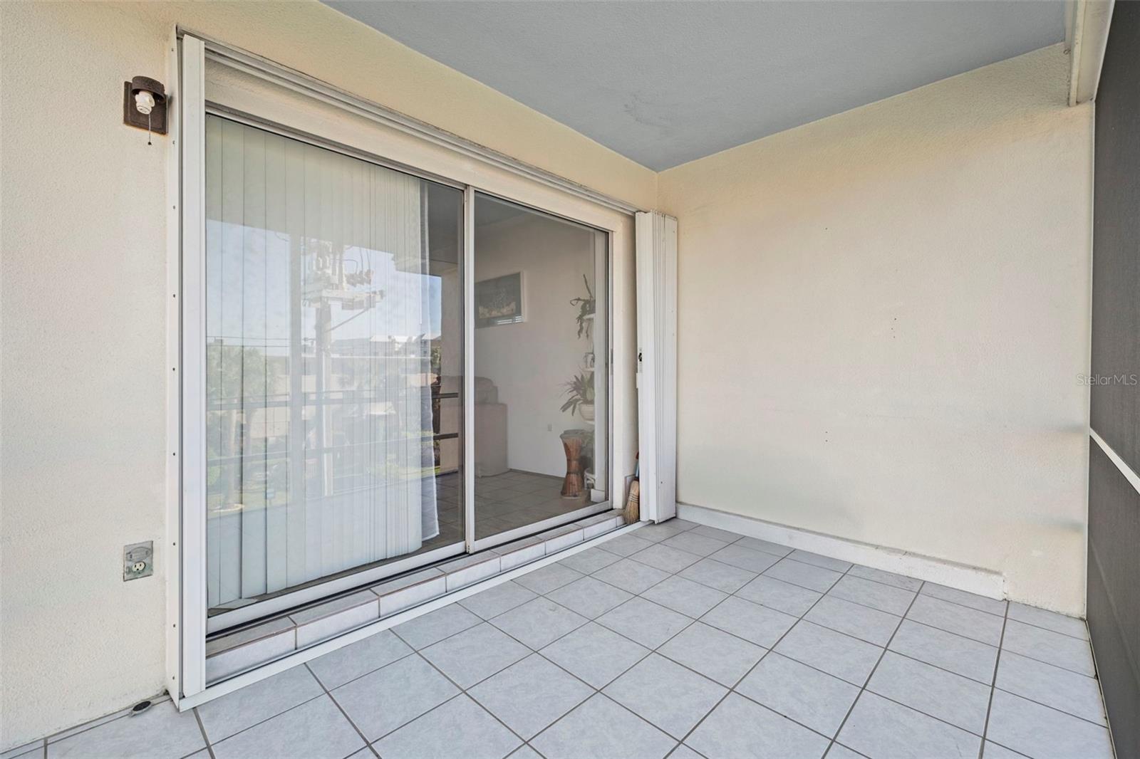 Image 21 of 33 For 6767 Sunset Way 309