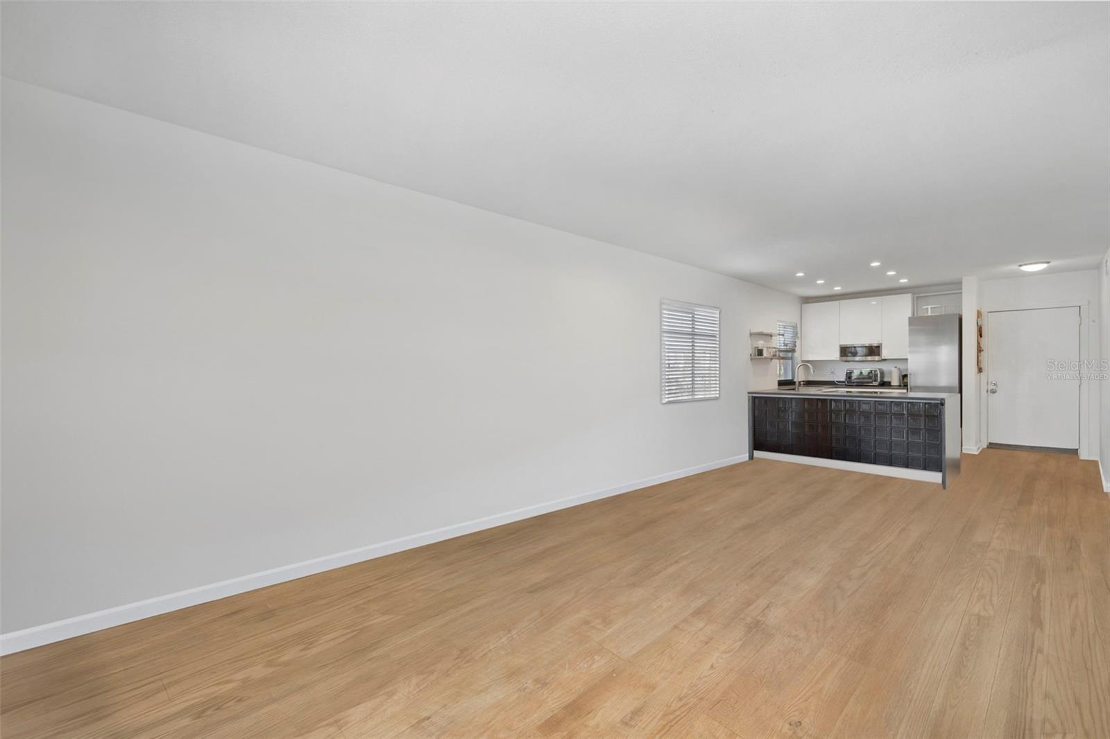 Image 7 of 33 For 6767 Sunset Way 309