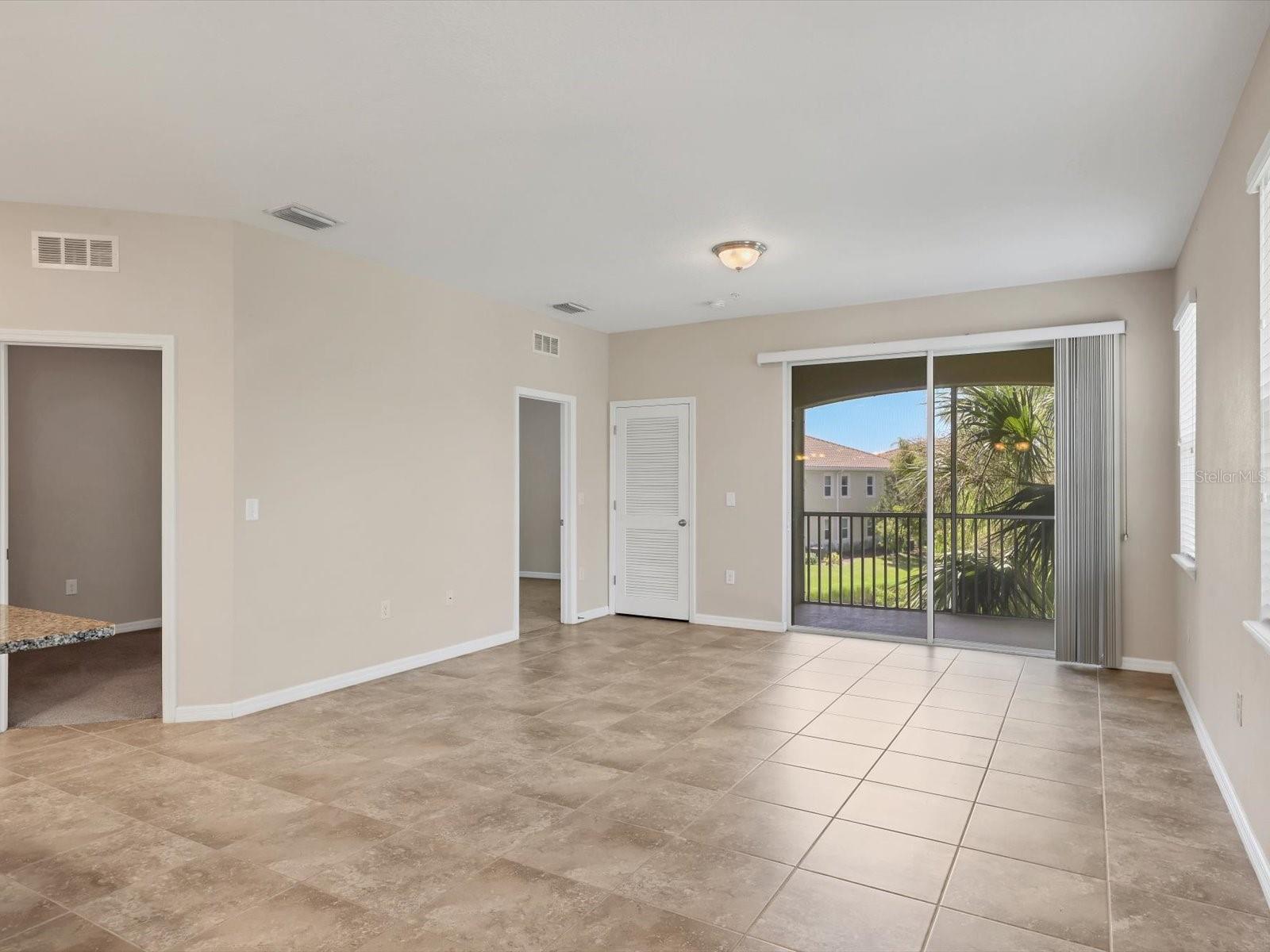 Image 10 of 40 For 8219 Enclave Way 104