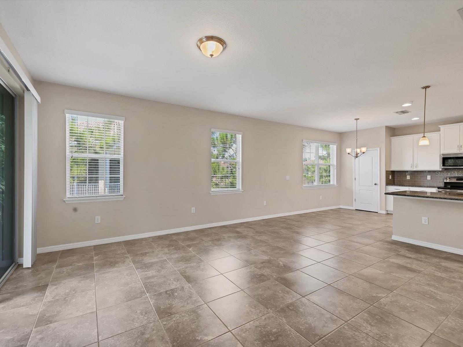 Image 14 of 40 For 8219 Enclave Way 104