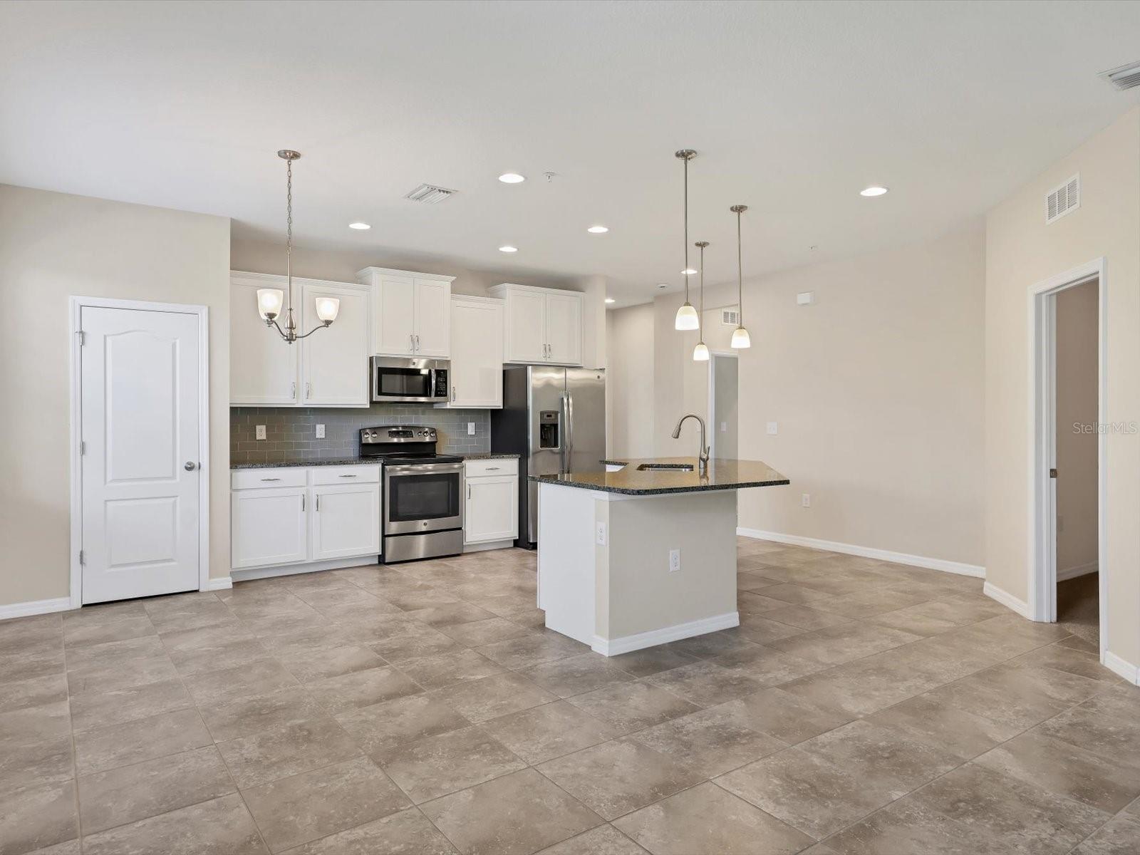 Image 5 of 40 For 8219 Enclave Way 104