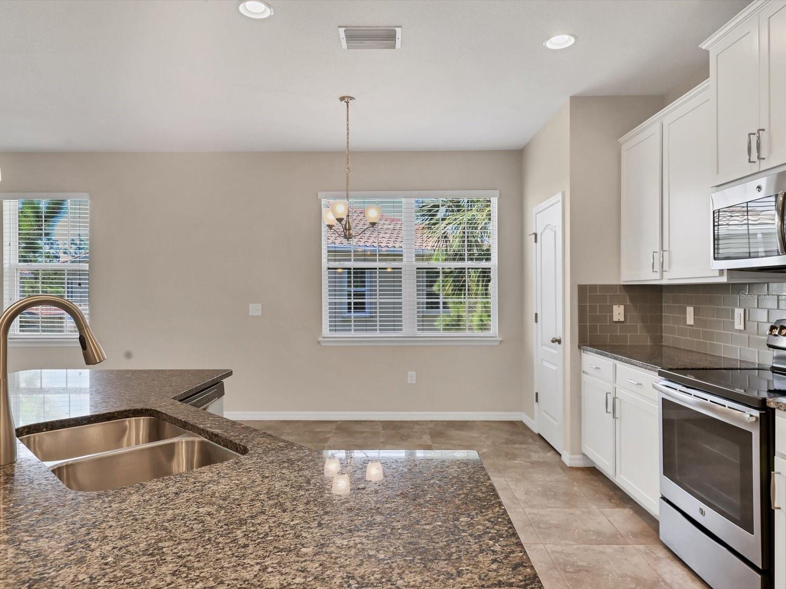 Image 7 of 40 For 8219 Enclave Way 104