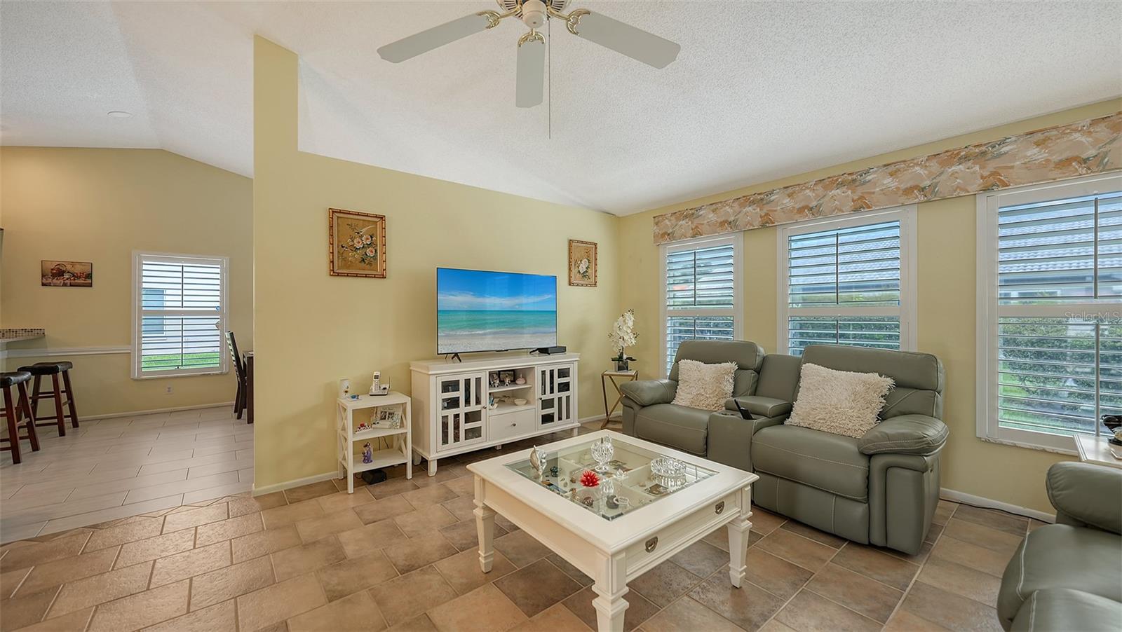 Image 15 of 46 For 4176 Vallarta Court 3033