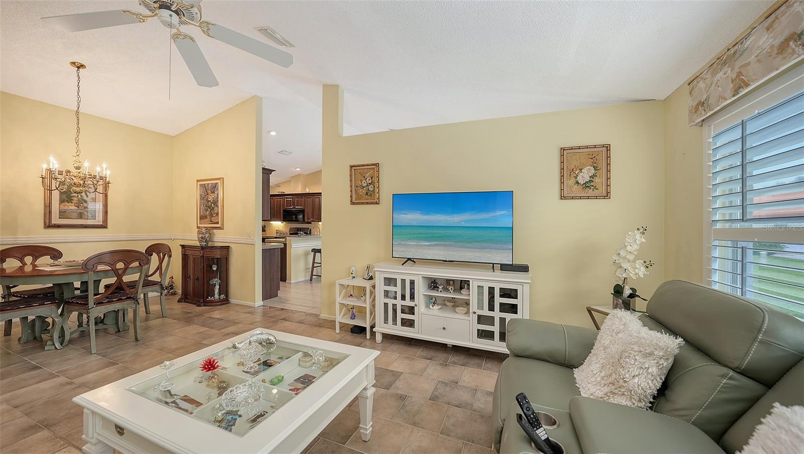 Image 16 of 46 For 4176 Vallarta Court 3033