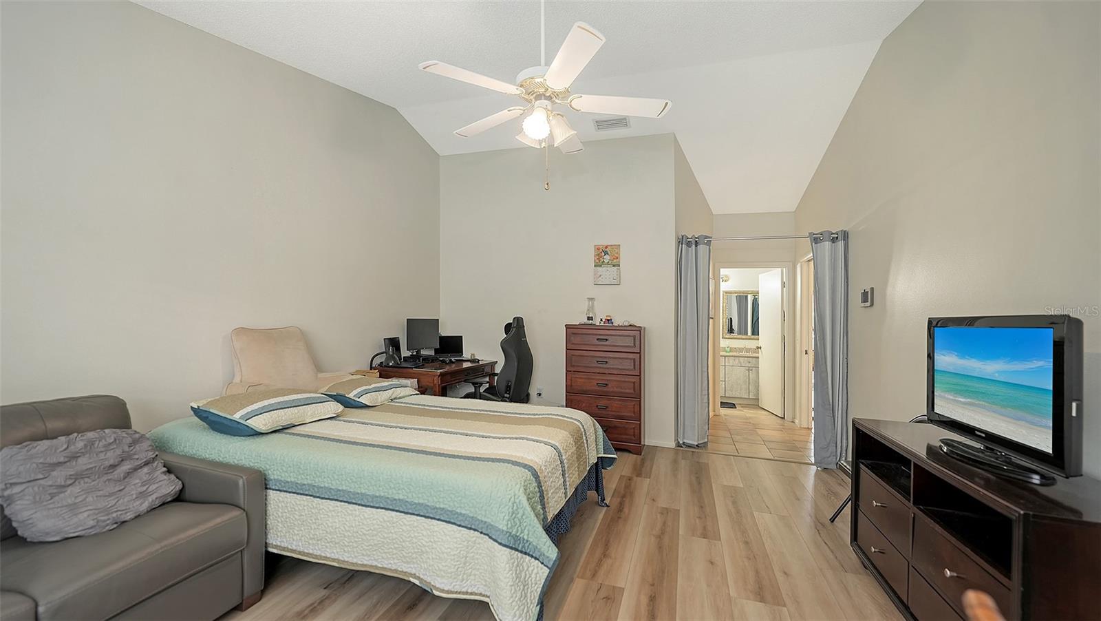 Image 28 of 46 For 4176 Vallarta Court 3033