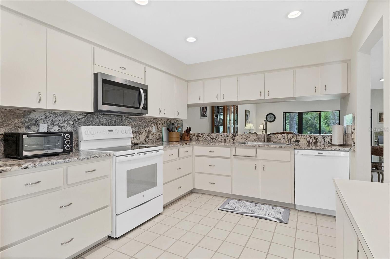 Image 11 of 55 For 3946 Wilshire Circle E 168