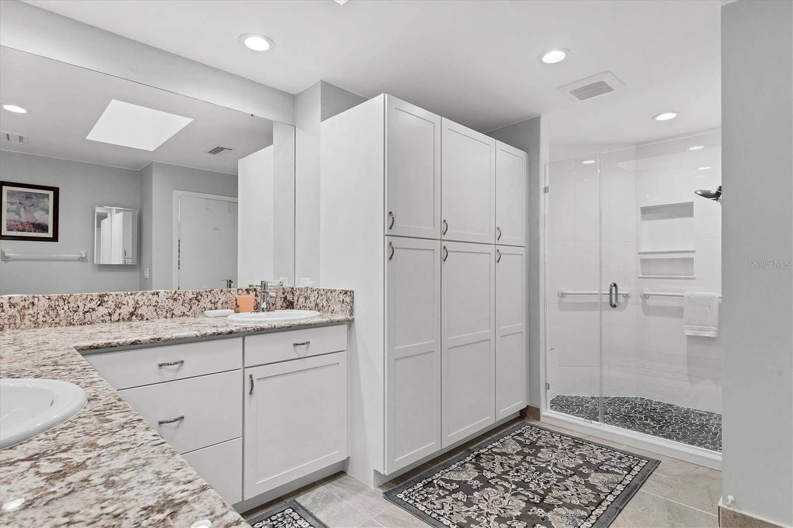 Image 21 of 55 For 3946 Wilshire Circle E 168