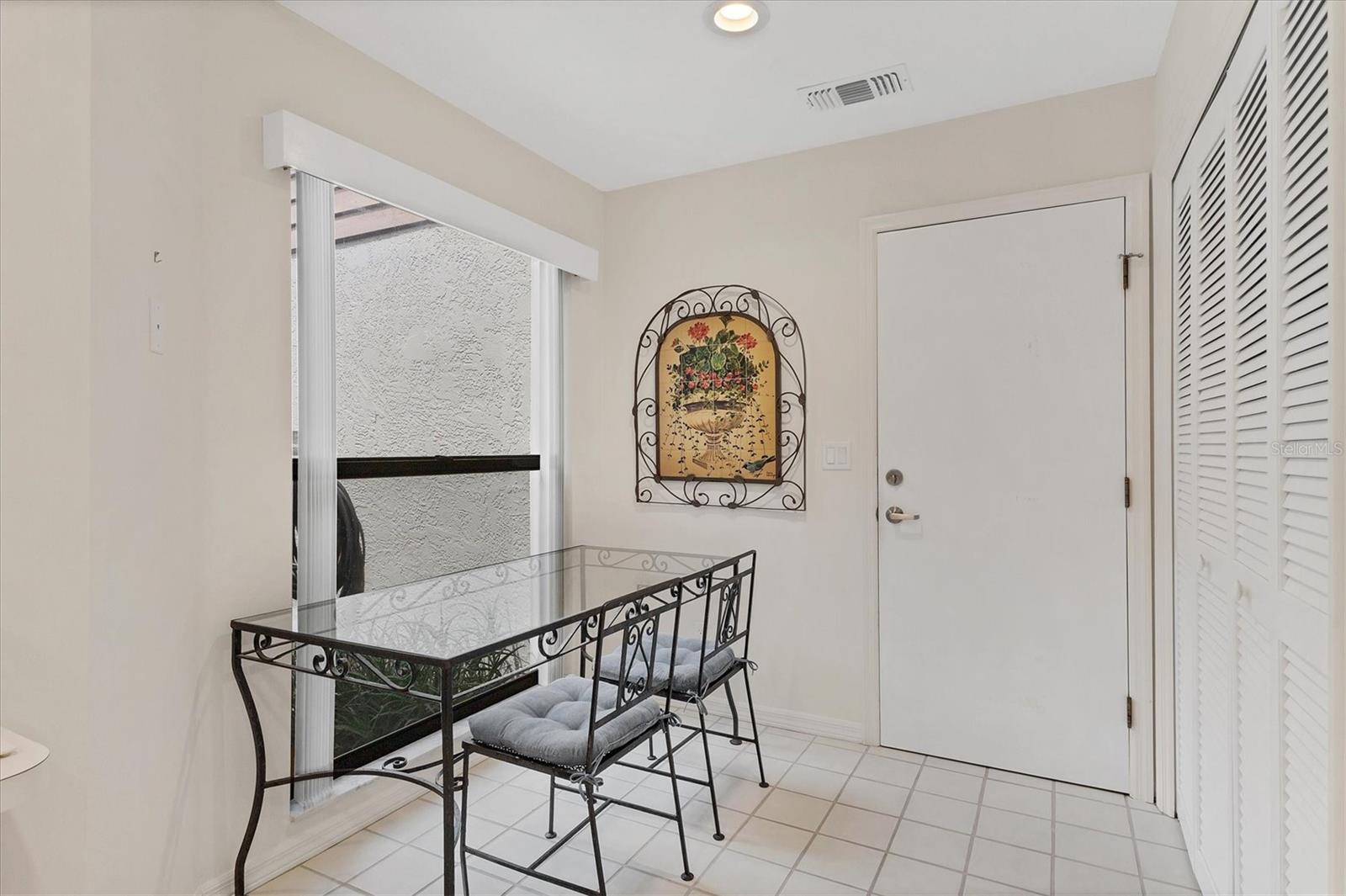 Image 22 of 55 For 3946 Wilshire Circle E 168