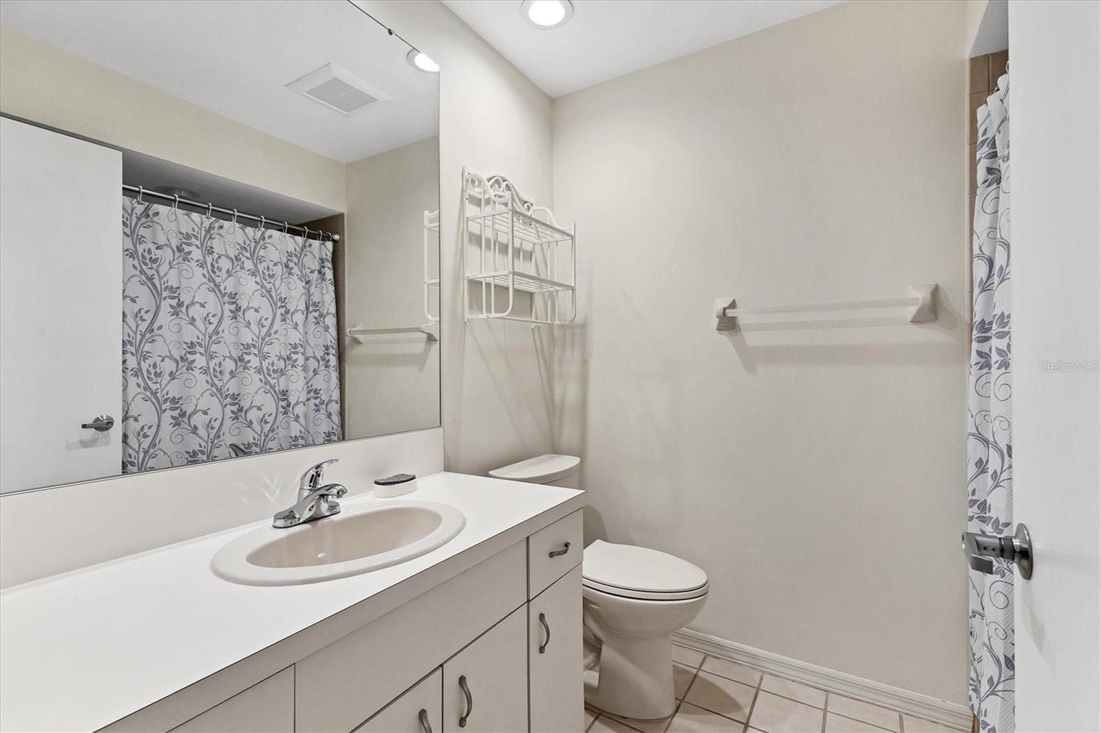 Image 24 of 55 For 3946 Wilshire Circle E 168