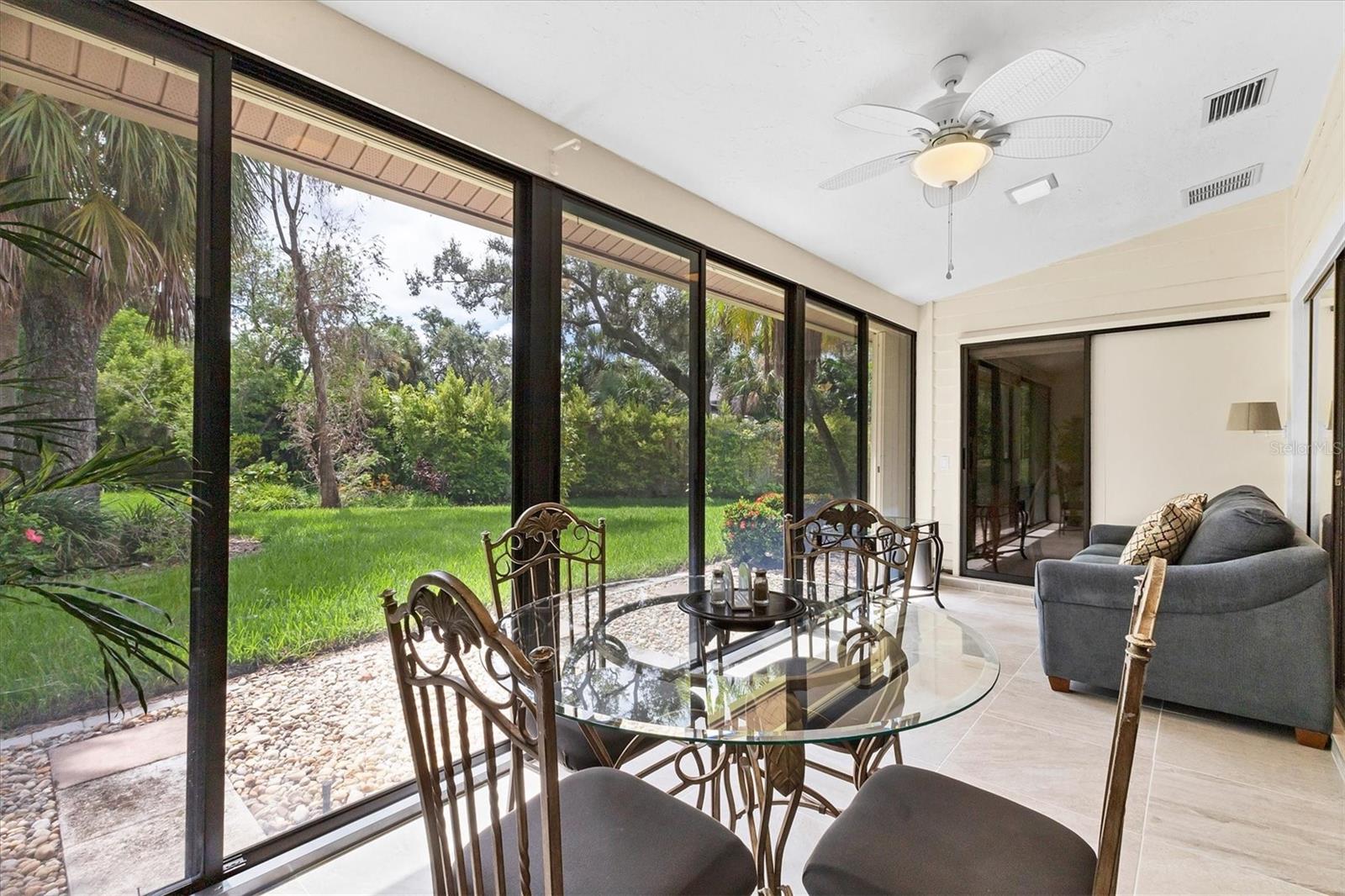Image 26 of 55 For 3946 Wilshire Circle E 168