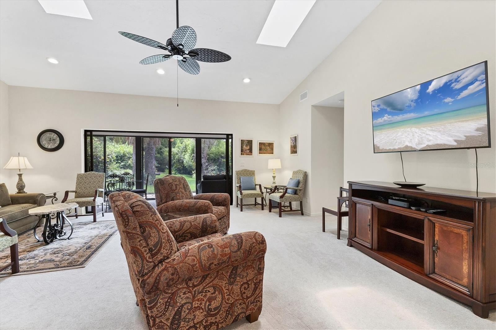 Image 4 of 55 For 3946 Wilshire Circle E 168