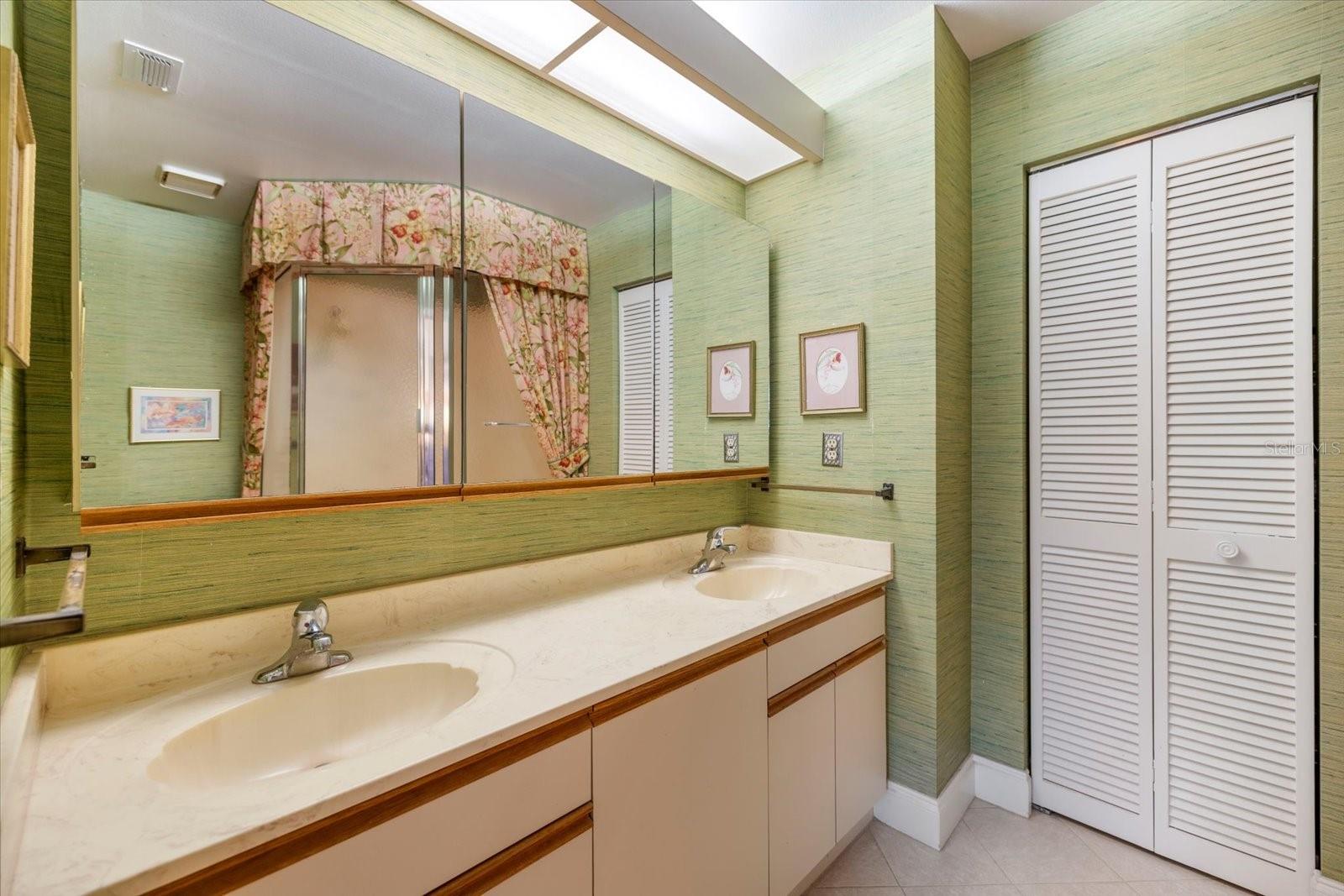 Image 14 of 21 For 462 Oak Hill Circle 5
