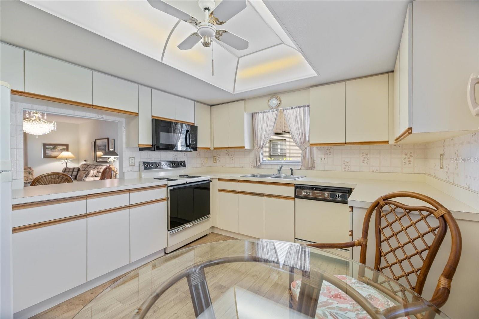 Image 5 of 21 For 462 Oak Hill Circle 5