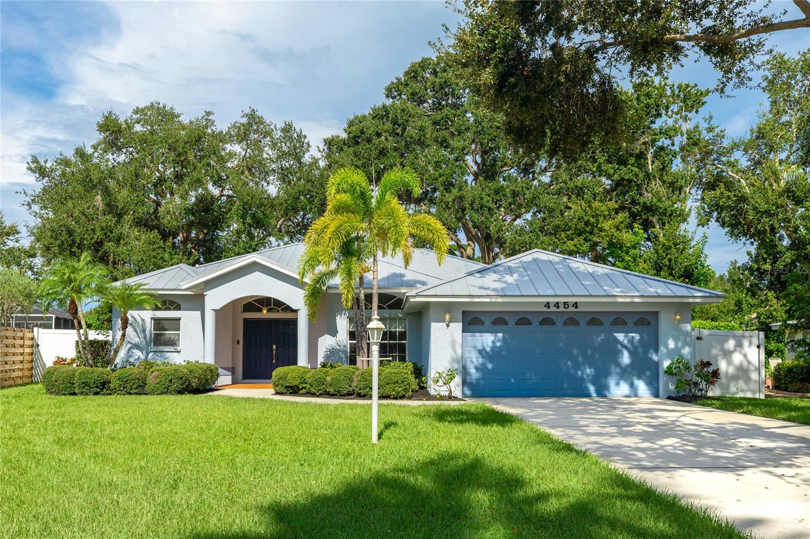 Image 2 of 36 For 4454 Hollybrook Way