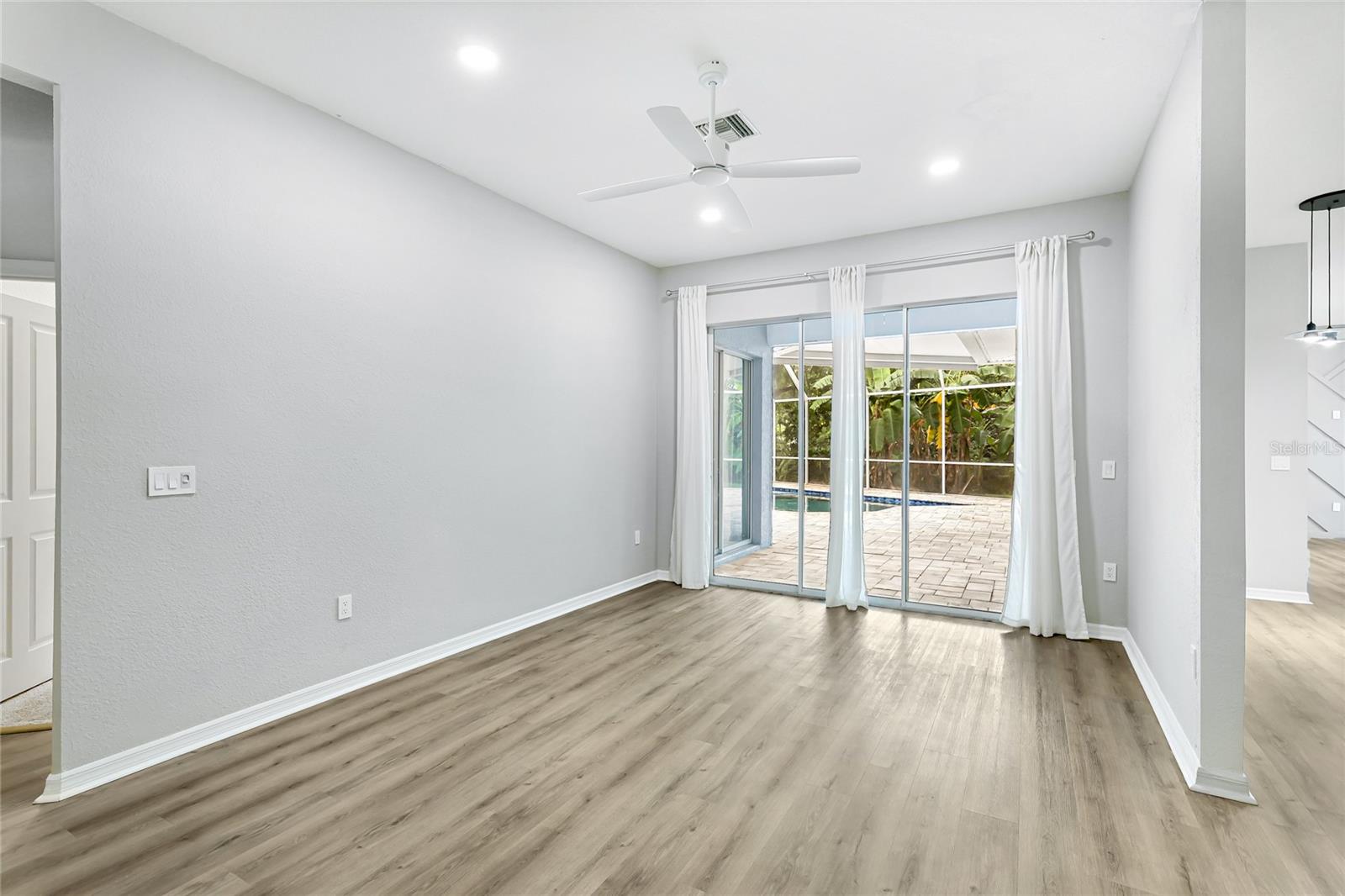 Image 5 of 36 For 4454 Hollybrook Way