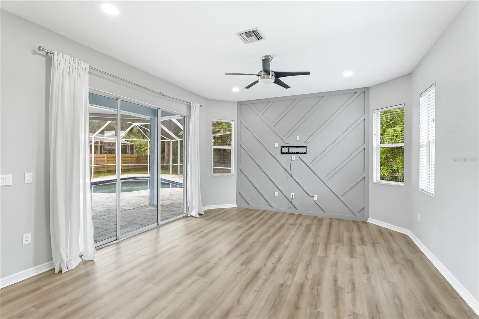 Image 8 of 36 For 4454 Hollybrook Way