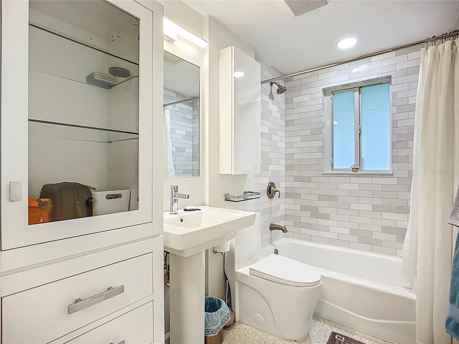 Image 22 of 55 For 16032 Winburn Drive