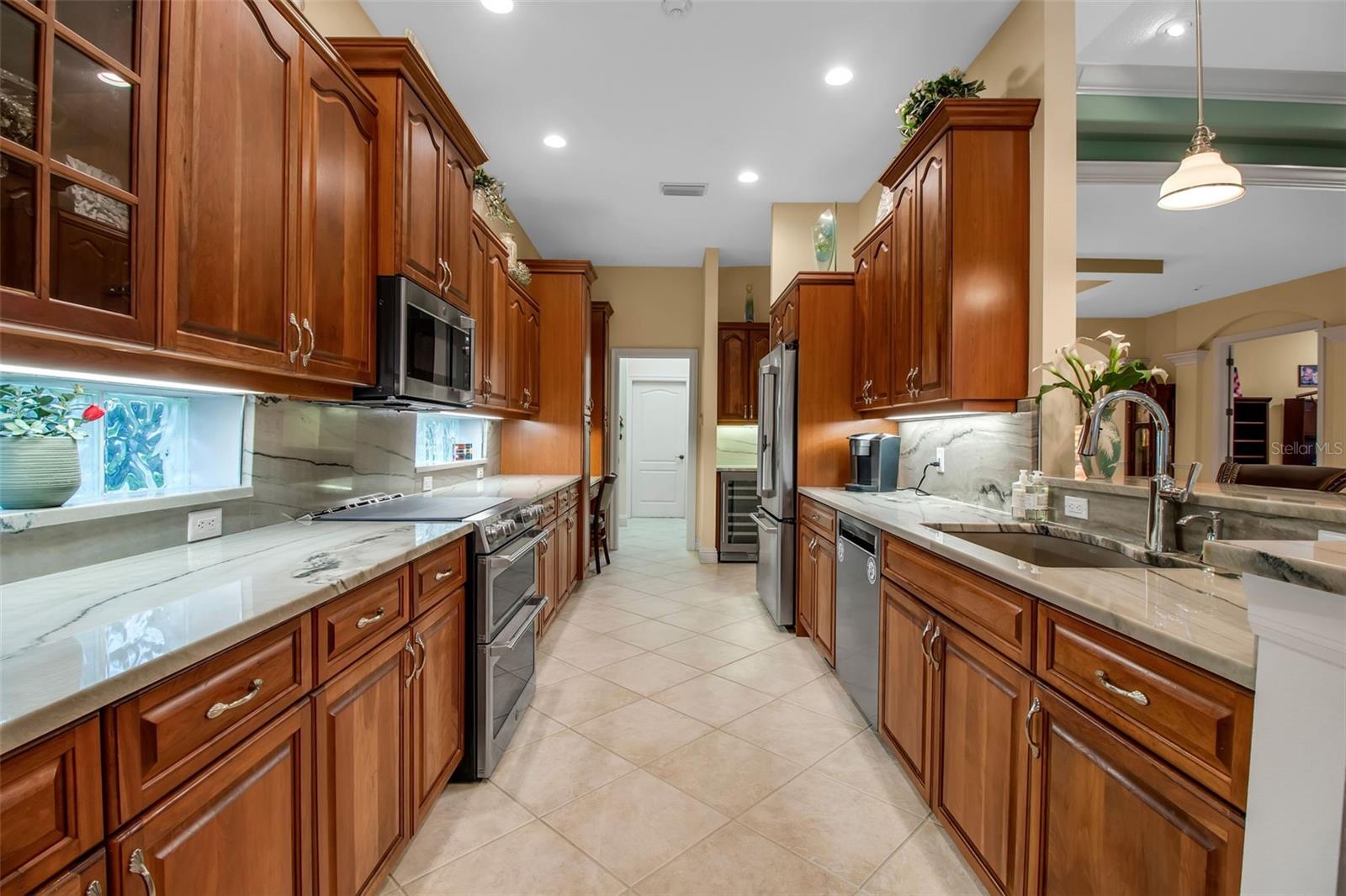 Image 19 of 92 For 21 Bayhead Lane