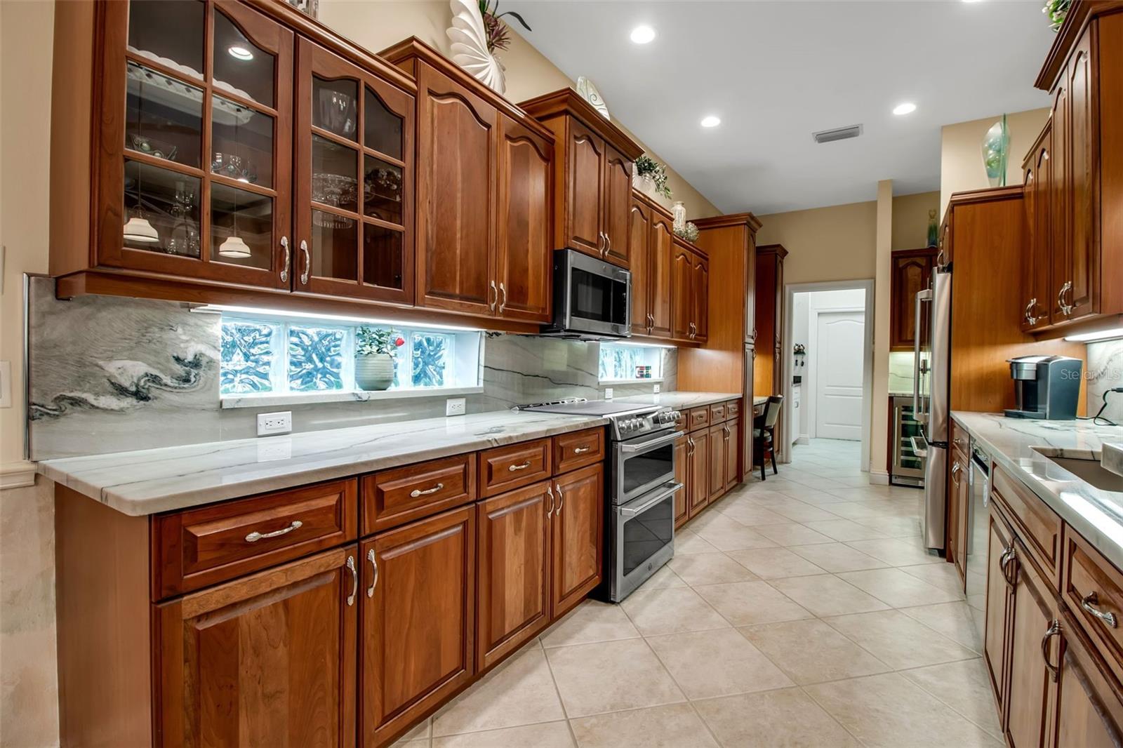 Image 21 of 92 For 21 Bayhead Lane