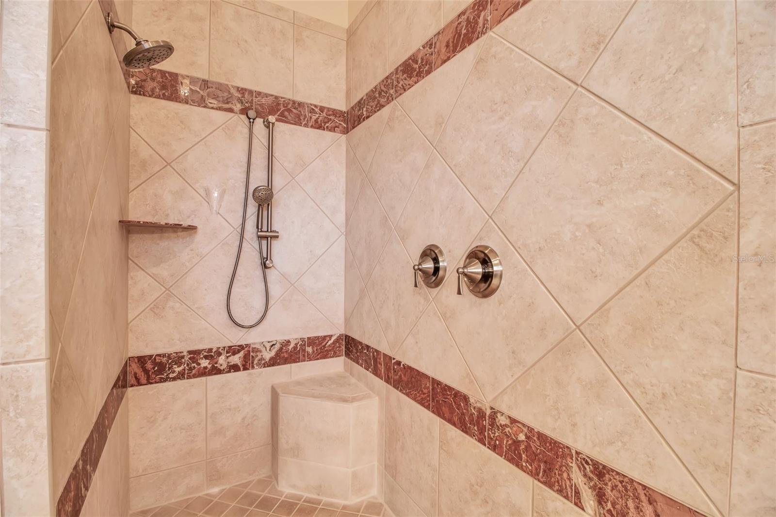 Image 29 of 92 For 21 Bayhead Lane